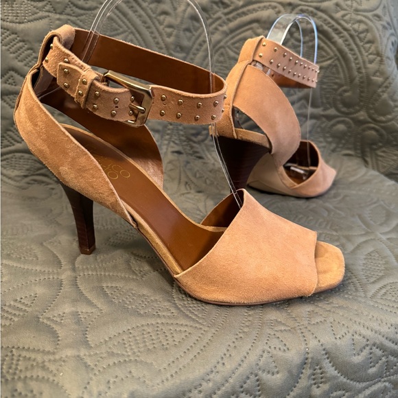 Tan Suede Franco Sarto Sandals with Gold Detail - Size 8M - Picture 4 of 5